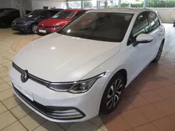 Weiß Gebraucht 2021 VW Golf VIII Active Limousine | 19.945 € (Guter Preis)