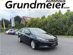 Grün Gebraucht 2016 Opel Astra Edition Kombi | 10.759 € (Fairer Preis)