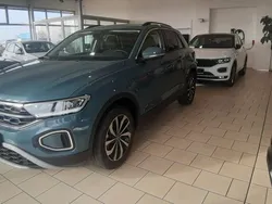 Blau Gebraucht 2024 VW T-Roc Move SUV | 26.900 € (Fairer Preis)