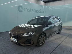Grau Gebraucht 2023 Ford Focus ST-Line Kombi | 27.699 € (Etwas zu teuer)