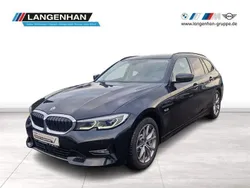 Schwarz Gebraucht 2022 BMW 330e Sport Line Kombi | 31.822 € (Fairer Preis)
