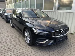 Schwarz black solid stone / solid (metallic) Gebraucht 2021 Volvo V60 Inscription Kombi | 28.000 € (Guter Preis)
