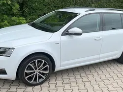 Weiß Gebraucht 2019 Skoda Octavia Soleil Kombi | 16.400 € (Guter Preis)