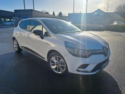 Weiß Gebraucht 2017 Renault Clio IV LIMITED Limousine | 10.500 € (Etwas zu teuer)