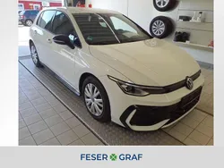 Pure white Gebraucht 2024 VW Golf VIII R-line Limousine | 29.740 € (Guter Preis)