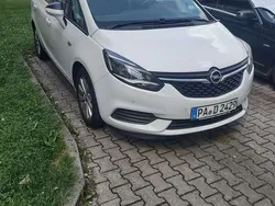 Weiß Gebraucht 2018 Opel Zafira Tourer Edition Van / Kleinbus | 10.000 € (Etwas zu teuer)