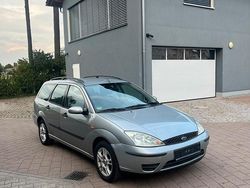 Grau Gebraucht 2004 Ford Focus Kombi | 1.999 € (Teuer)