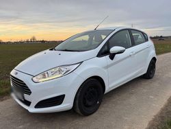 Weiß Gebraucht 2015 Ford Fiesta Trend Kleinwagen | 5.790 € (Fairer Preis)