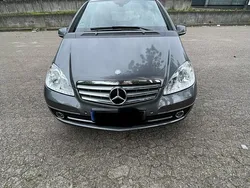 Grau Gebraucht 2011 Mercedes A180 Elegance SUV | 10.350 €