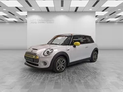 Weiß Gebraucht 2020 Mini Cooper SE Kleinwagen | 18.408 € (Etwas zu teuer)