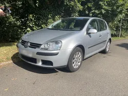 Silber Gebraucht 2004 VW Golf V Comfortline Limousine | 2.200 € (Guter Preis)