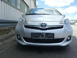 Silber Gebraucht 2012 Toyota Verso-S Van / Kleinbus | 10.980 € (Fairer Preis)