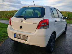 Weiß Gebraucht 2010 Toyota Yaris Limousine | 2.799 € (Fairer Preis)