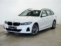 Weiß Gebraucht 2024 BMW 330e Sport Line Kombi | 38.480 € (Superpreis)