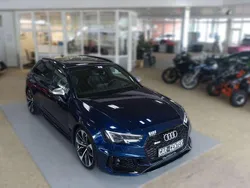 Navarrablau metallic (metallic) Gebraucht 2018 Audi RS4 Sport Kombi | 57.450 € (Etwas zu teuer)