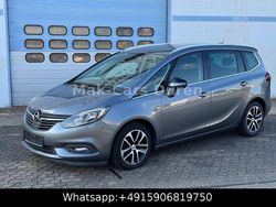 Grau Gebraucht 2018 Opel Zafira Edition Van / Kleinbus | 6.950 € (Fairer Preis)