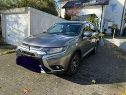 Grau Gebraucht 2019 Mitsubishi Outlander Diamant Edition SUV | 16.750 € (Fairer Preis)