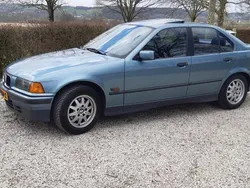 Grün Gebraucht 1996 BMW 316 Limousine | 4.650 €