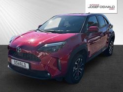 Rotmetallic Gebraucht 2024 Toyota Yaris Cross Team SUV | 25.485 € (Etwas zu teuer)