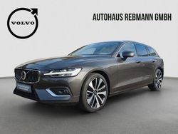 Grau Gebraucht 2023 Volvo V60 Plus Kombi | 35.850 € (Fairer Preis)