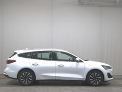 Weiss Gebraucht 2023 Ford Focus Titanium Limousine | 13.880 € (Guter Preis)
