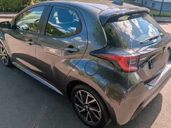 Grau Gebraucht 2022 Toyota Yaris Team Limousine | 19.900 € (Fairer Preis)
