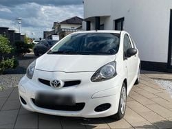 Weiß Gebraucht 2010 Toyota Aygo Kleinwagen | 1.400 € (Guter Preis)