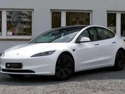 Weiß Gebraucht 2023 Tesla Model 3 RWD Limousine | 33.490 € (Etwas zu teuer)