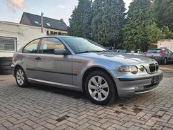 Grau Gebraucht 2005 BMW 318 Compact Kleinwagen | 1.990 €