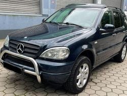 Blau Gebraucht 2000 Mercedes ML430 SUV | 7.500 € (Etwas zu teuer)