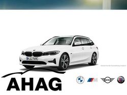 Schwarz Gebraucht 2022 BMW 330e Luxury Line Kombi | 32.740 € (Fairer Preis)