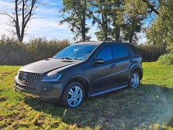 Schwarz Gebraucht 2006 Mercedes ML320 SUV | 6.000 €
