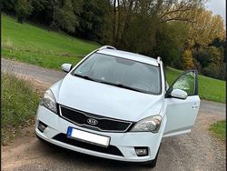 Weiß Gebraucht 2009 Kia Ceed Spirit Kombi | 2.990 € (Guter Preis)