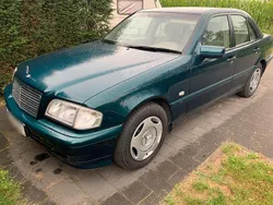 Grün Gebraucht 1998 Mercedes C180 Limousine | 3.950 € (Fairer Preis)