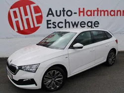Weiss Gebraucht 2022 Skoda Scala Kleinwagen | 19.579 € (Etwas zu teuer)