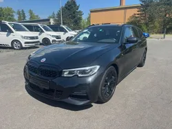 Black sapphire metallic Gebraucht 2021 BMW 320 M Sport Kombi | 27.599 € (Guter Preis)