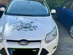 Weiß Gebraucht 2011 Ford Focus Limousine | 4.000 € (Fairer Preis)