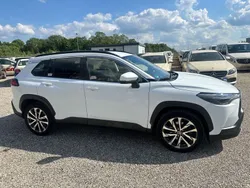 Weiß Gebraucht 2023 Toyota Corolla Cross Lounge SUV | 18.999 €