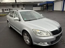 Silber Gebraucht 2013 Skoda Octavia Kombi | 6.700 € (Superpreis)