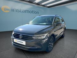 Grau Gebraucht 2022 VW Tiguan Life SUV | 24.399 € (Fairer Preis)