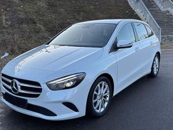 Weiß Gebraucht 2020 Mercedes 180 Limousine | 16.900 € (Guter Preis)