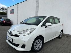 Weiß Gebraucht 2013 Toyota Verso-S Life Van / Kleinbus | 7.990 € (Fairer Preis)