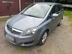 Grau Gebraucht 2011 Opel Zafira Van / Kleinbus | 4.999 € (Fairer Preis)