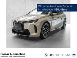 Dune grey metallic Neu 2025 BMW iX M Sport SUV | 84.740 € (Guter Preis)
