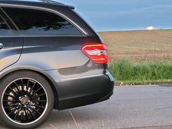 Grau Gebraucht 2010 Mercedes E500 Avantgarde Kombi | 13.299 € (Teuer)