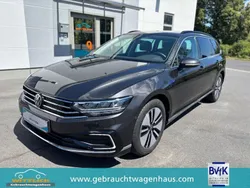 Grau Gebraucht 2023 VW Passat GTE Kombi | 28.500 € (Fairer Preis)