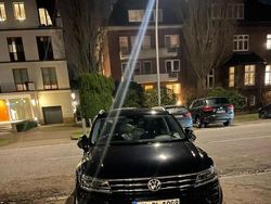 Schwarz Gebraucht 2018 VW Tiguan Allspace Highline SUV | 23.500 €