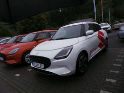 Pure white pearl metallic/ min Neu 2025 Suzuki Swift Comfort Kleinwagen | 20.900 €