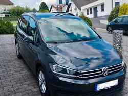 Grau Gebraucht 2017 VW Touran Comfortline Van / Kleinbus | 16.990 € (Guter Preis)