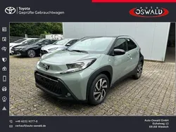 Grün Gebraucht 2024 Toyota Aygo Team Kleinwagen | 16.420 € (Fairer Preis)
